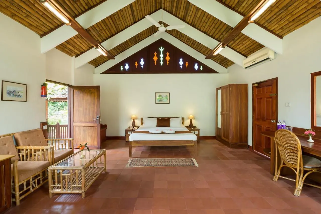 Abad Whispering Palms Hotel Kumarakom 4*,