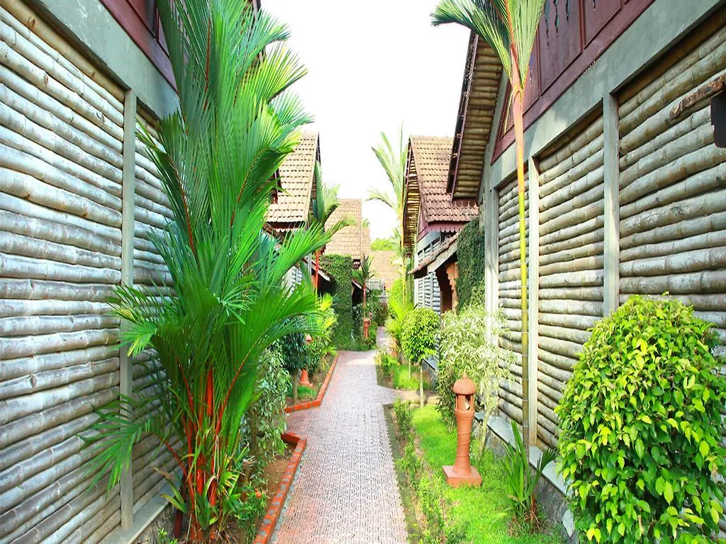 Abad Whispering Palms Hotel Kumarakom Resort