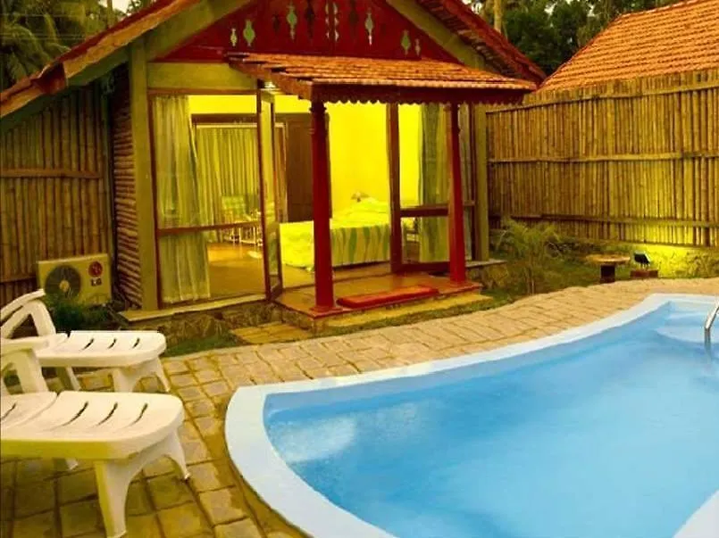 Abad Whispering Palms Hotel Kumarakom 4*,